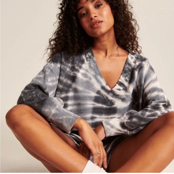 Abercrombie & Fitch Wash Effect Sharkbite V-Neck Sweatshirt Tie Dye-Size S - Picture 1 of 6